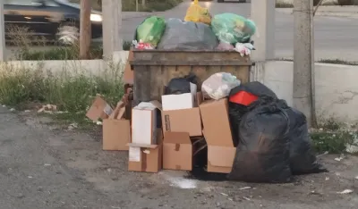 Мини депонија у дворишту амбуланте