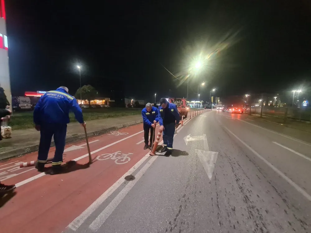 FOTO: Uklanjanje stubića