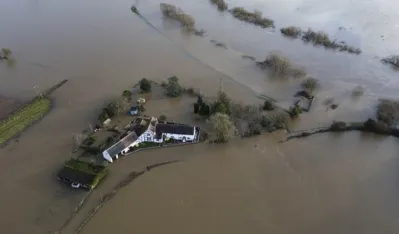 Kuću od poplava spasio zid