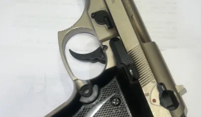 Ženska osoba pucala u vazduh: Pronađen startni pi&scaron;tolj