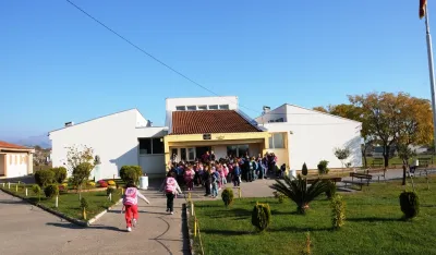 Na objektu O&Scaron; &bdquo;Zarija Vujo&scaron;ević&ldquo; u Matagužima proki&scaron;njava krov, vrata se jedva zatvaraju