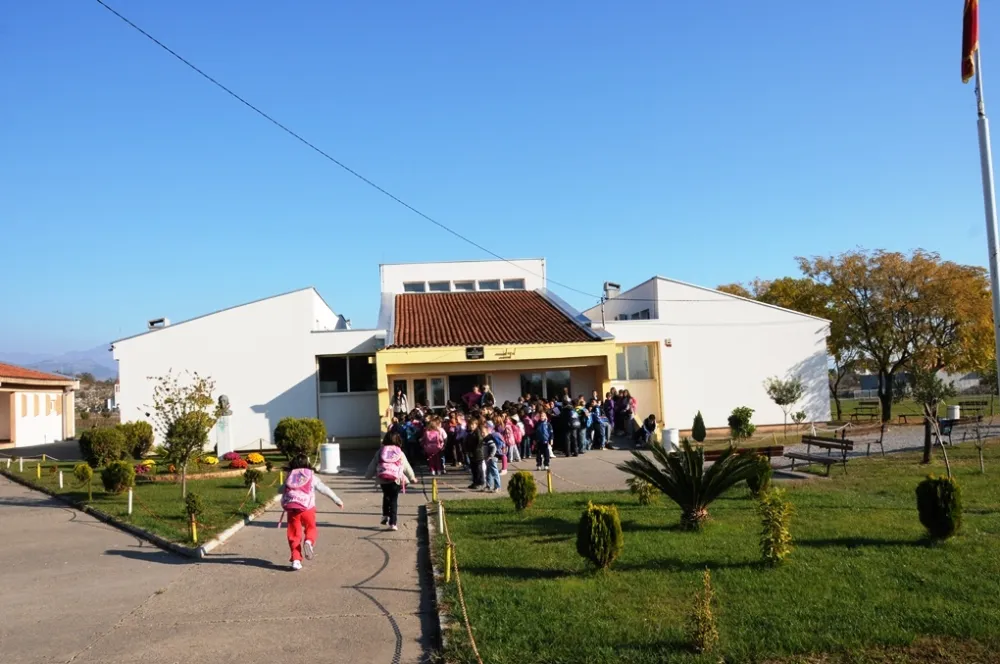 Na objektu O&Scaron; &bdquo;Zarija Vujo&scaron;ević&ldquo; u Matagužima proki&scaron;njava krov, vrata se jedva zatvaraju