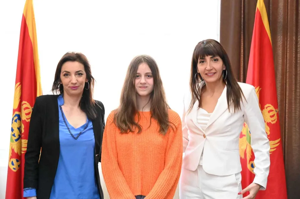 Ministarka ugostila&nbsp;Laru Dlabač i&nbsp;njenu profesoricu Oliveru Drinčić