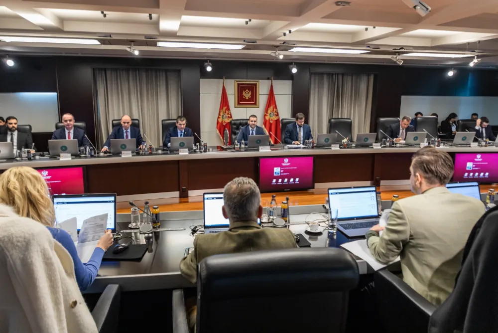 Vladin Program ekonomskih reformi: Nadzor nad radom državnih preduzeća, javni dug na nivou od oko 62 odsto