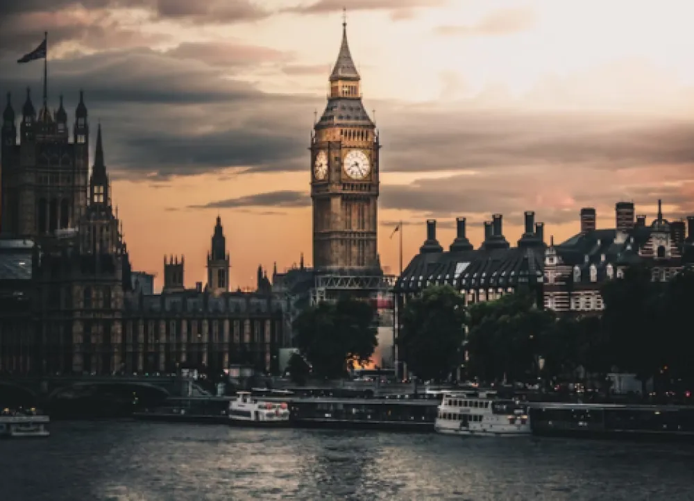 Unsplash: Luke Stackpoole<br>London