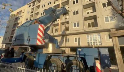 Ispred Lamele C nema policije, stigla ekipa za&scaron;tite prostora