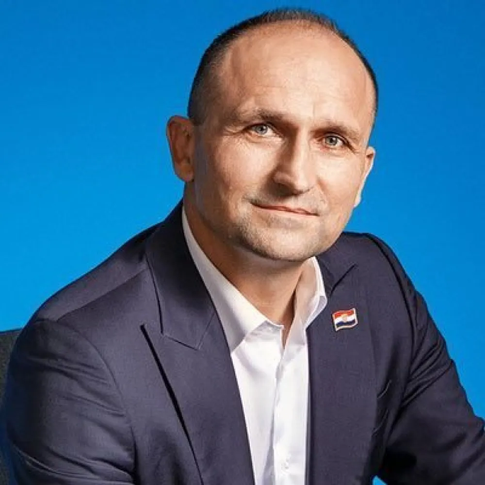 FOTO: Tviter