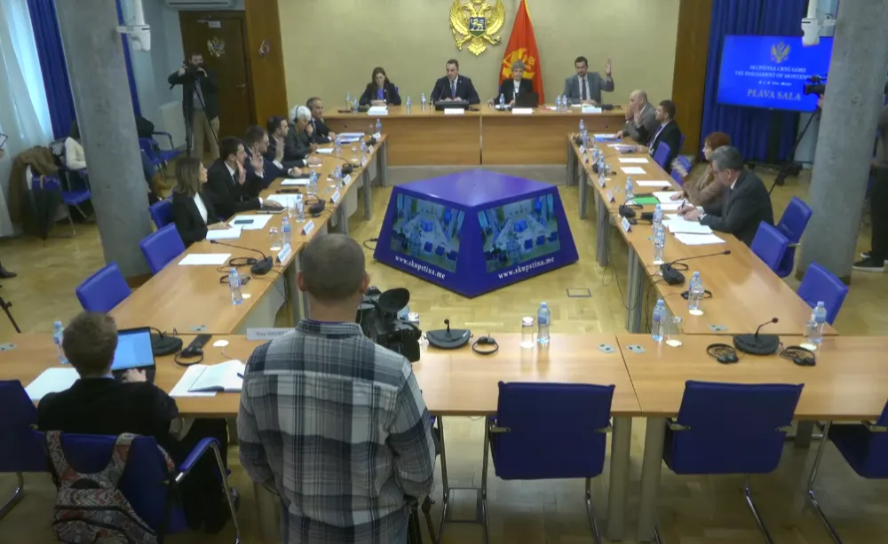 FOTO: Skrin&scaron;ot- youtube