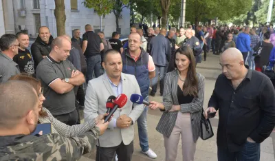protest policije, protest nezavisnog sindikata policije, protest sluzbenika policije zbog loseg materijalnog polozaja, protest policije zbog loseg materijalnog polozaja, Igor Rmandic, predsednik nezavisnog sindikata policije Igor Rmandic