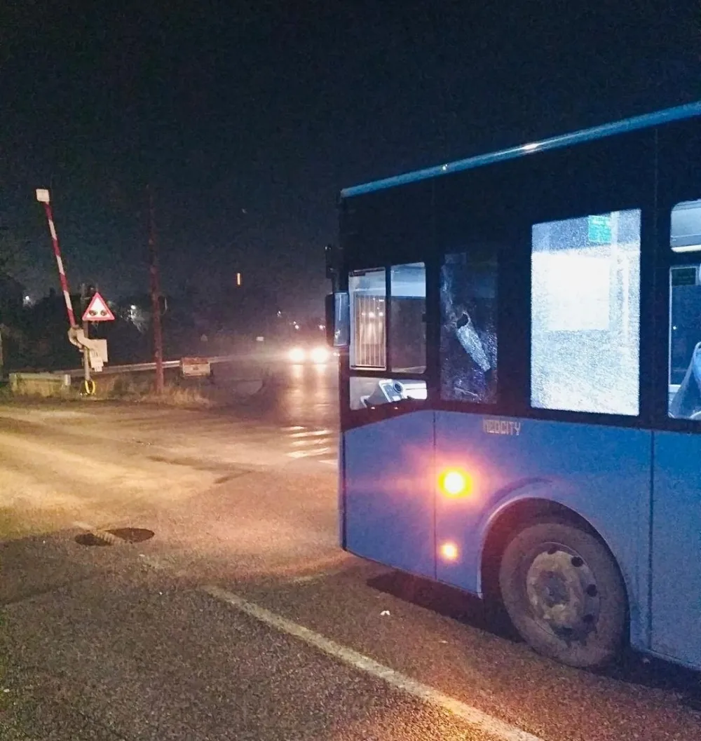 Zečević: Desetogodi&scaron;njaci zasuli autobus kamenjem, krivične prijave roditeljima