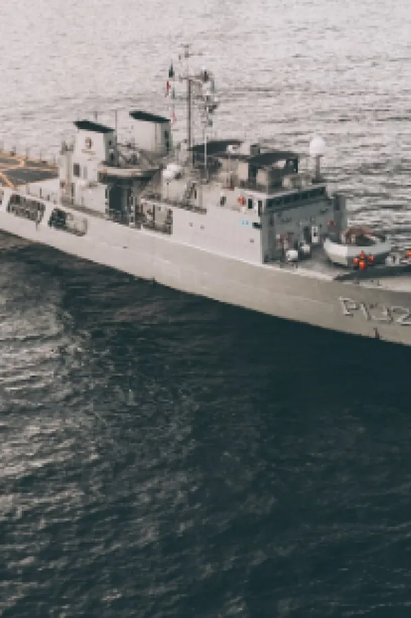 FOTO: Unsplash - Alonso Reyes<br>Available for hire, Brod, rat, ilustracija