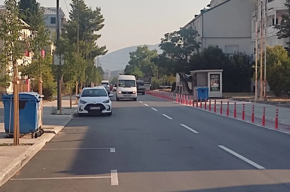 Улица уска за све учеснике у саобраћају 