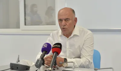 Urucivanje medicinske opreme domu zdravlja na pobreziju, dom zdravlja pobrezije, donacija domu zdravlja, donacija domu zdravlja na pobreziju, medicinska oprema, medicinski instrumenti, Danilo Jokic, direktor domova zdravlja podgorica