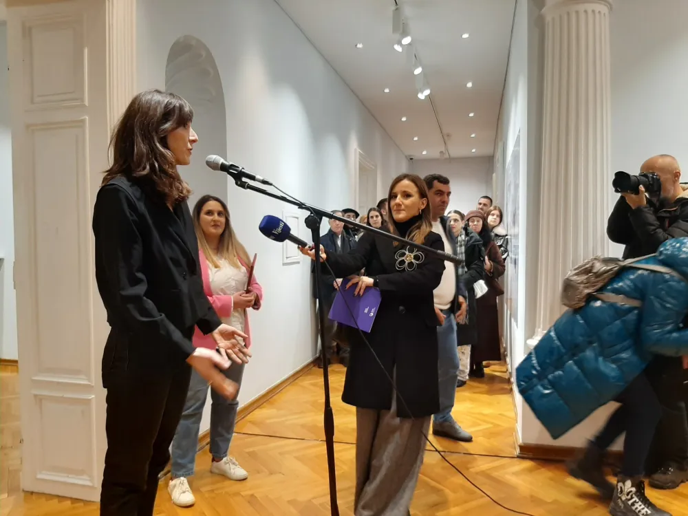 Виштица такође говорила на отварању изложбе