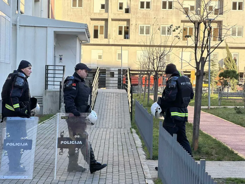 Policija obezbjeđuje ru&scaron;enje Lamele C ispod Ljubovića