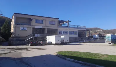 Stanari zgrade "Po&scaron;te'' u Bijelom Polju traže pomoć: Kanalizaciјa se izliva, niko glavu ne okreće