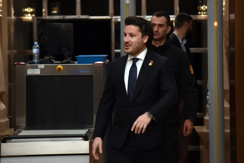  Dritan Abazovic, 44 Vlada Crne Gore, Vlada Crne Gore, Izbor 44 Vlade Crne Gore,premijer,mandatar, Skupstina Crne Gore 28 saziv, Sjednica Skupstine Crne Gore 28 saziva, Sjednica Skupstine Crne Gore, Nastavak sjednice Skupstine Crne Gore 28 saziva