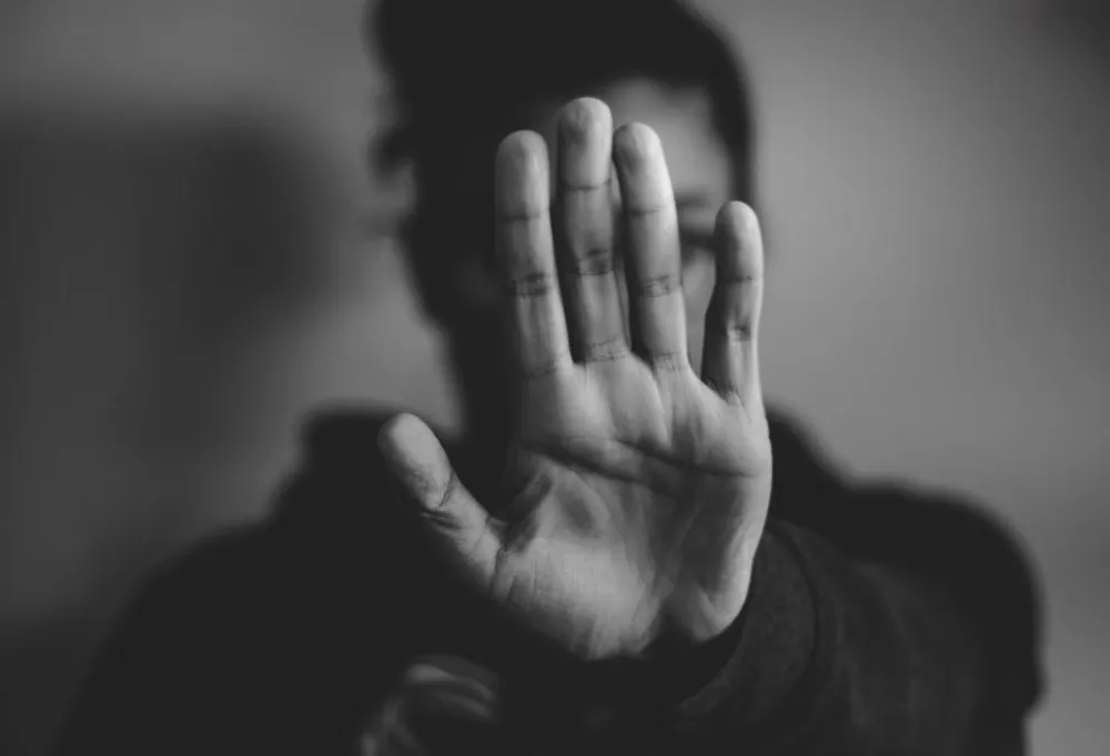 FOTO: Unsplash - Nadine Shaabana, naislje nad ženama-ilustracija