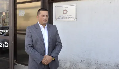 Policija pretresa vatrogasnu, policija u vatrogasnoj, pretres vatrogasne, inspektori policije u vatrogasnoj, Goran Jankovic