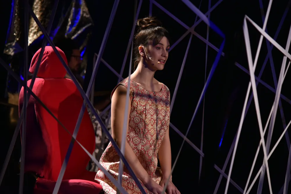 Poetska refleksiјa o ženi ograničenoj titulom