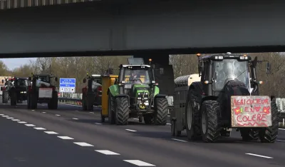 Traktorima blokirali Francusku