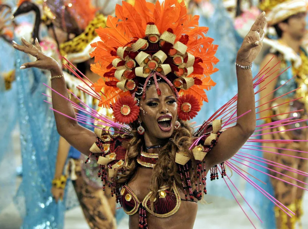 A reveler of the Caprichosos samba school dances at the Sambadrome stadium in Rio de Janeiro February 26, 2006. The Carnival in the beachside city of Rio de Janeiro is famed as one of the world's best parties. REUTERS/Sergio Moraes