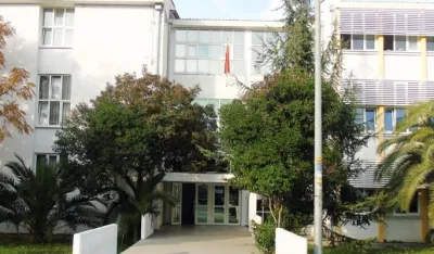 Гимназија у Бару