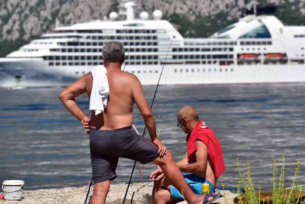 Turizam, turizam 2022, turizam2022, boka kotorska, prcanj, turisti, more, ljeto 2022, ljeto2022, sunce, vrucina