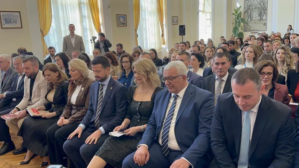 Dan &scaron;kole, Gimnazija "Slobodan &Scaron;kerović"