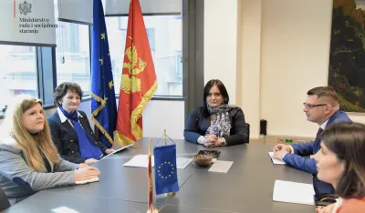 Naida Ni&scaron;ić sa Rasemom Hekalo i Sabrom Dečević