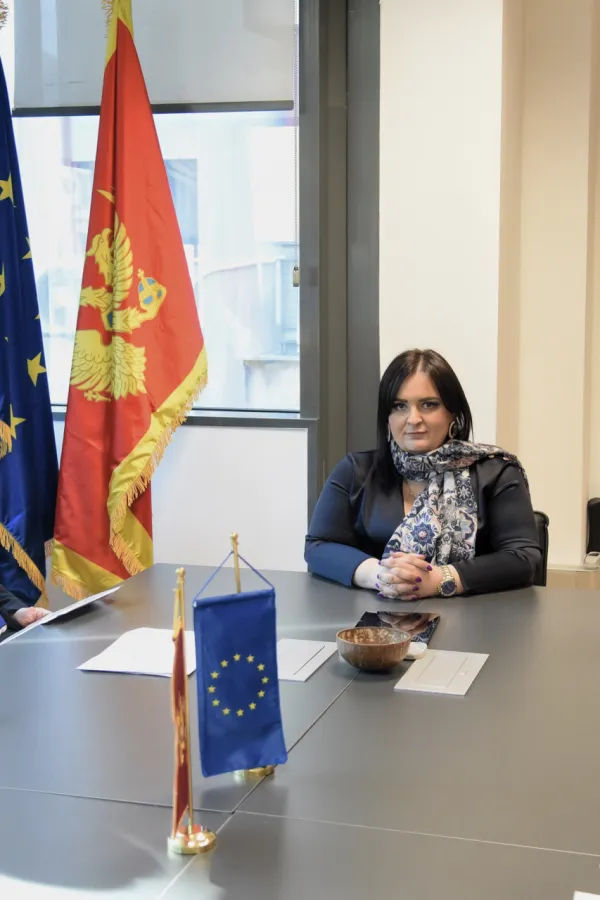 Naida Ni&scaron;ić sa Rasemom Hekalo i Sabrom Dečević