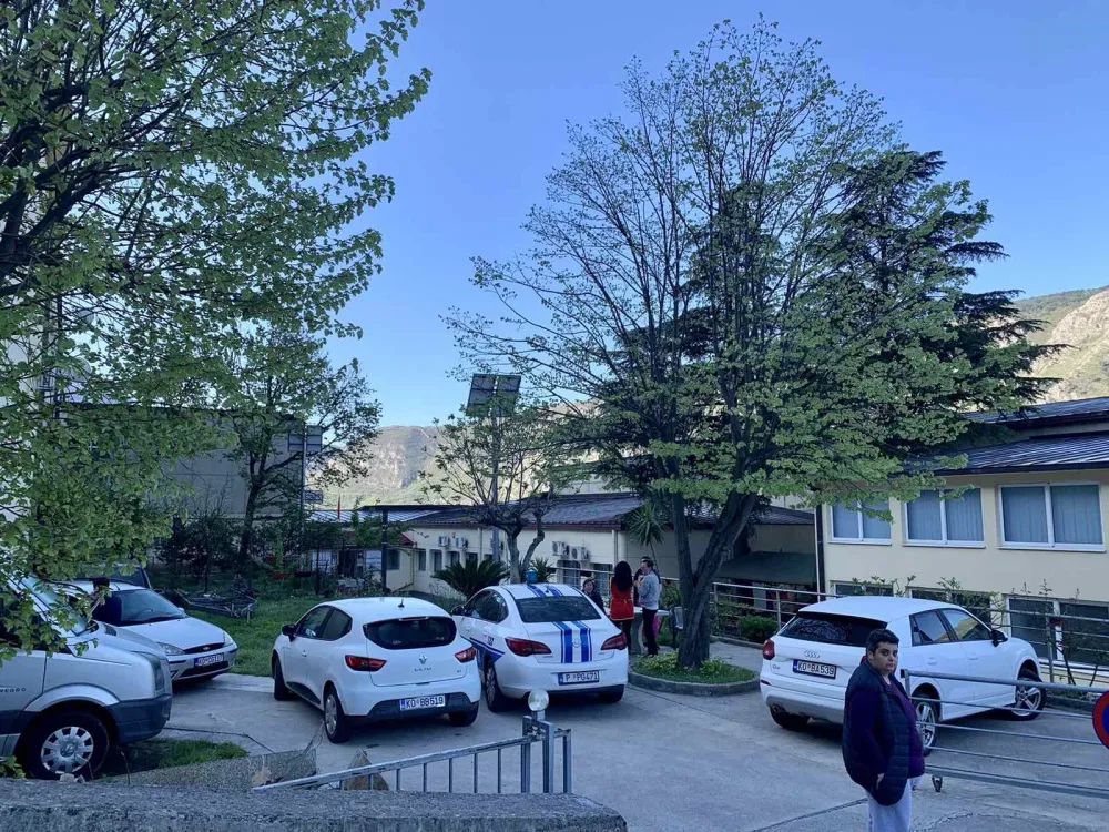 Zbog dojava o bombi: Evakuisani đaci Gimnazije i Pomorske &scaron;kole u Kotoru