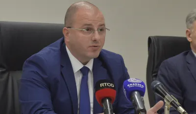 Milović: Zaduženje će oslabiti pregovaračku moć države