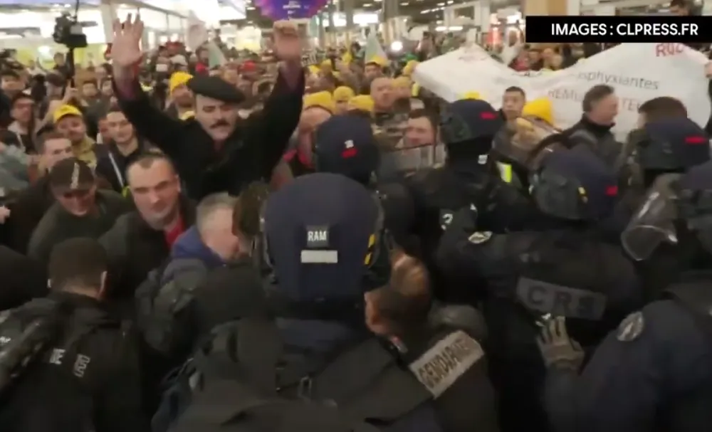 (VIDEO) Sijevale pesnice na Sajmu poljoprivrede u Parizu, farmeri vrijeđali Makrona