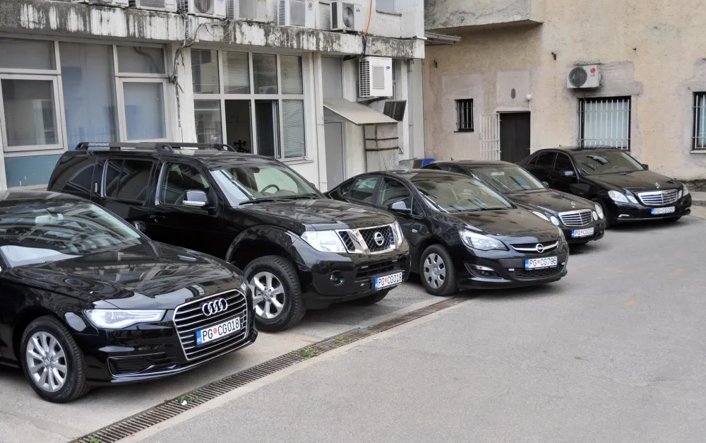 Funkcioneri i službenici voze 4.700 državnih automobila