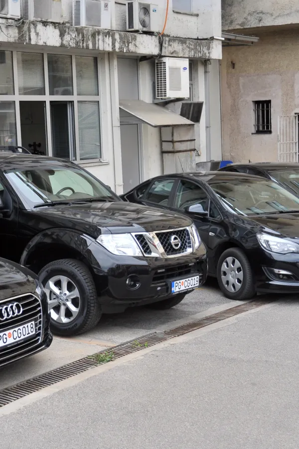 Funkcioneri i službenici voze 4.700 državnih automobila