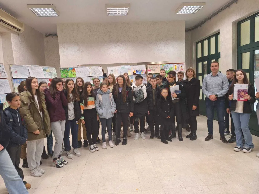 Izložba đačkih radova u KIC-u "Zeta": Izabrano 14 najboljih 