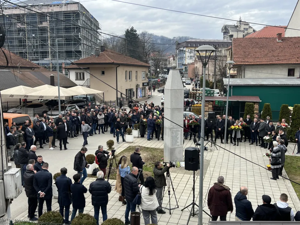 Сјећање код споменика