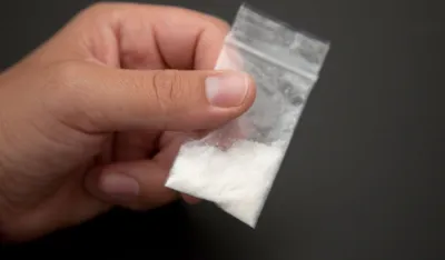 Konzumirao drogu na plaži u Ulcinju, kažnjen sa 2.000 eura