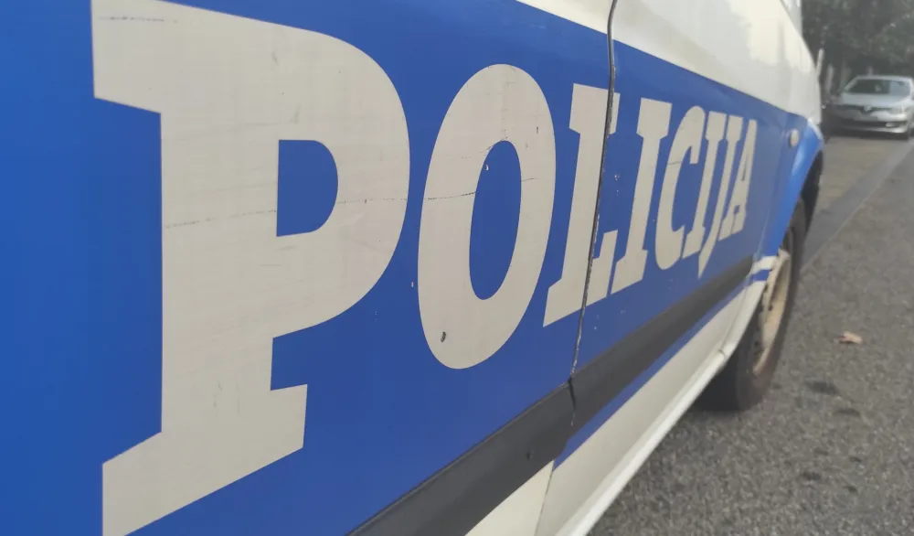Uhap&scaron;en vozač, preticao kolonu vozila pod dejstvom narkotika