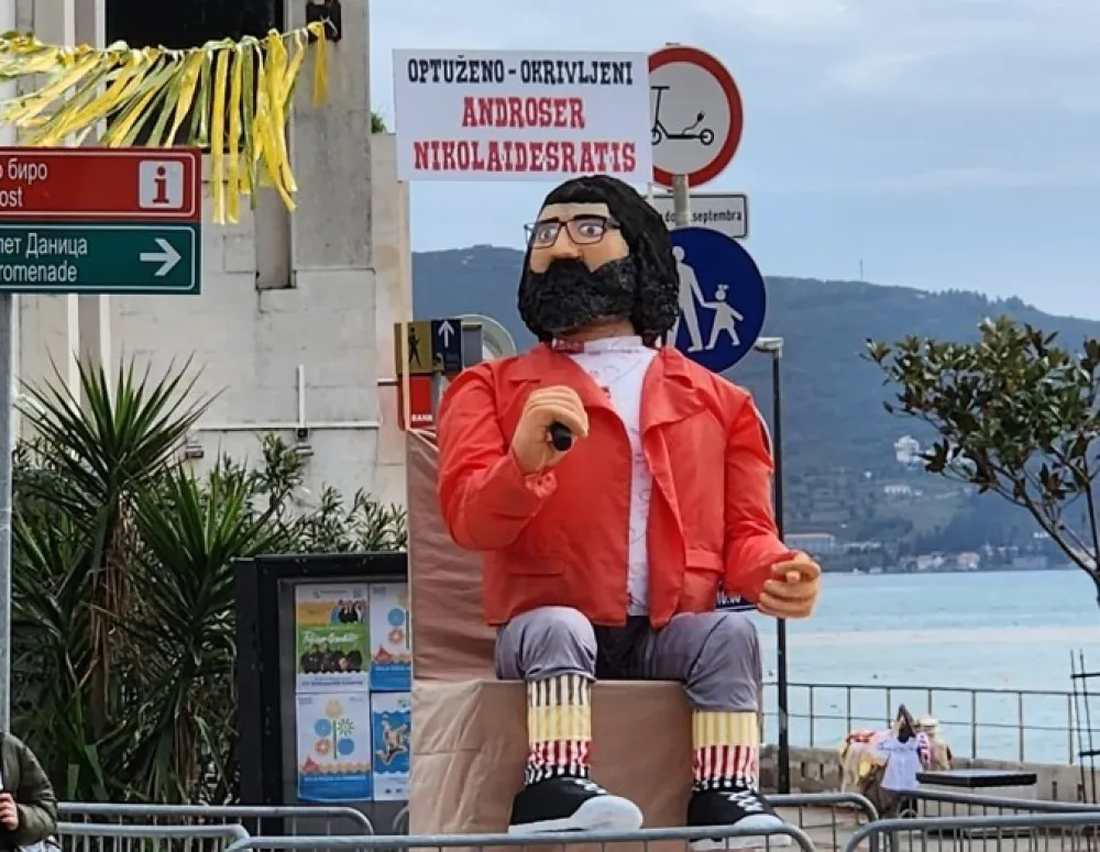 Lutka sa likom Nikolaidisa