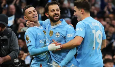 Foden u zagrljaju saigrača