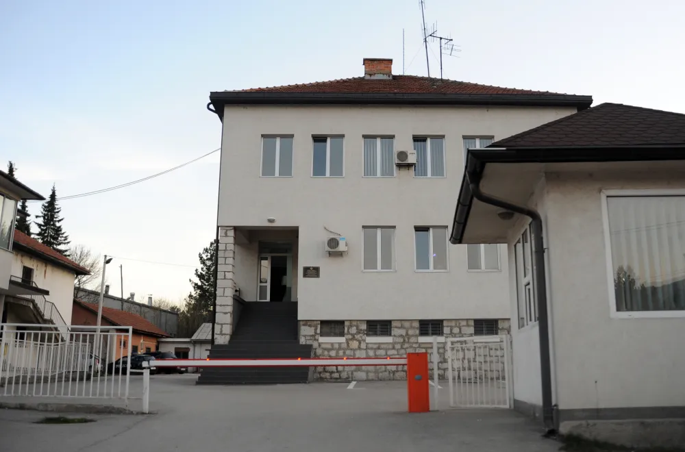 Pljevlja: Krivična prijava zbog nedozvoljenog držanja i no&scaron;enja oružja i eksplozivnih materija