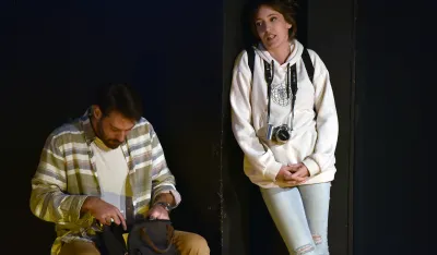 Serdarski tritoni, dodest predstava