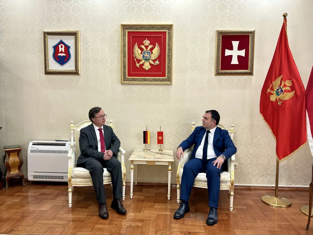 Đura&scaron;ković zahvalio njemačkoj ambasadi na donaciji za Fudbalski klub &bdquo;Lovćen&ldquo;