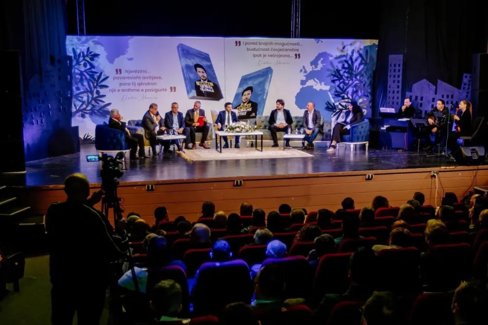 Prepuna sala na promociji Abazovićeve knjige u Ulcinju: " Nismo jo&scaron; zaboravili prave vrijednosti"