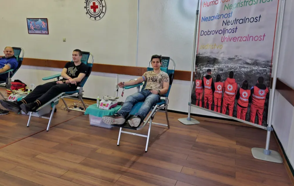 Akcija Crvenog krsta: Cetinjski gimnazijalci održali čas humanosti
