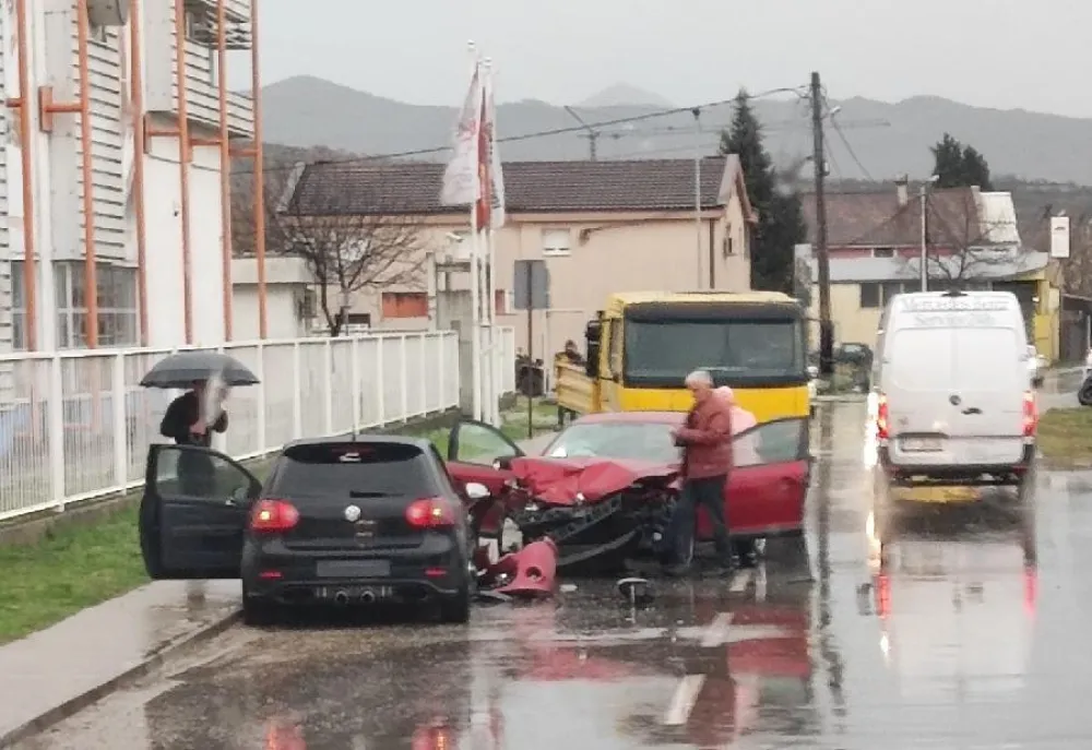 Podgorica: Vi&scaron;e osoba povrijeđeno u sudaru kod Titeksa