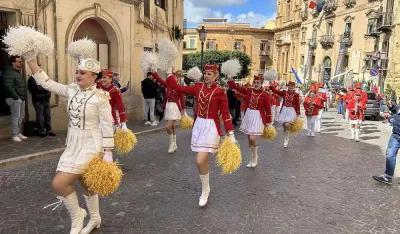 Gradska muzika i mažoretke otvorile festival na Siciliji