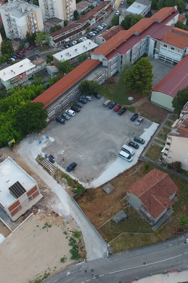 Vi&scaron;e od mјesec traјe &bdquo;opsadno&ldquo; stanje u novskim &scaron;kolama: Ne znaјu &scaron;ta nosi јutro dok u &scaron;kolskim torbama traže bombe
